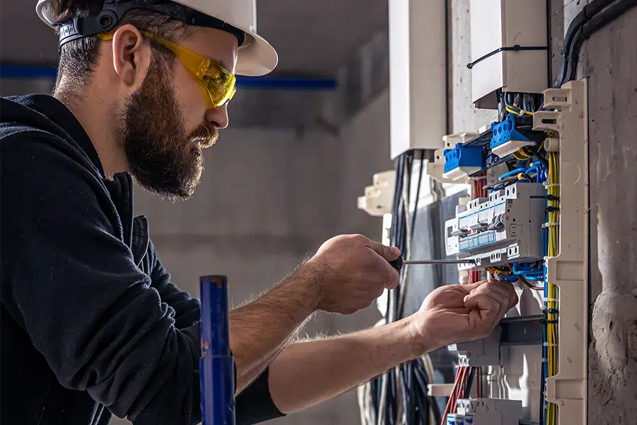 Navigating the ‘Electricians Near Me’ Search: Top Tips for Picking the Best